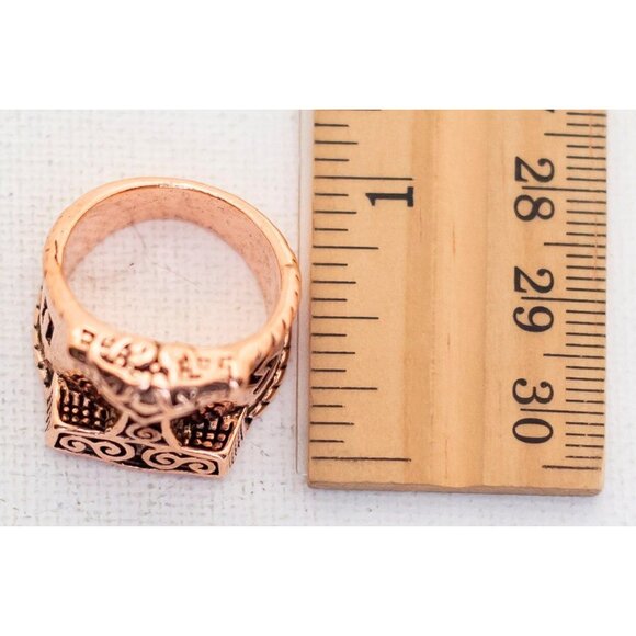 Vintage Rose Gold Medieval Treasure Ring - Size 8 - T13 - Picture 3 of 3